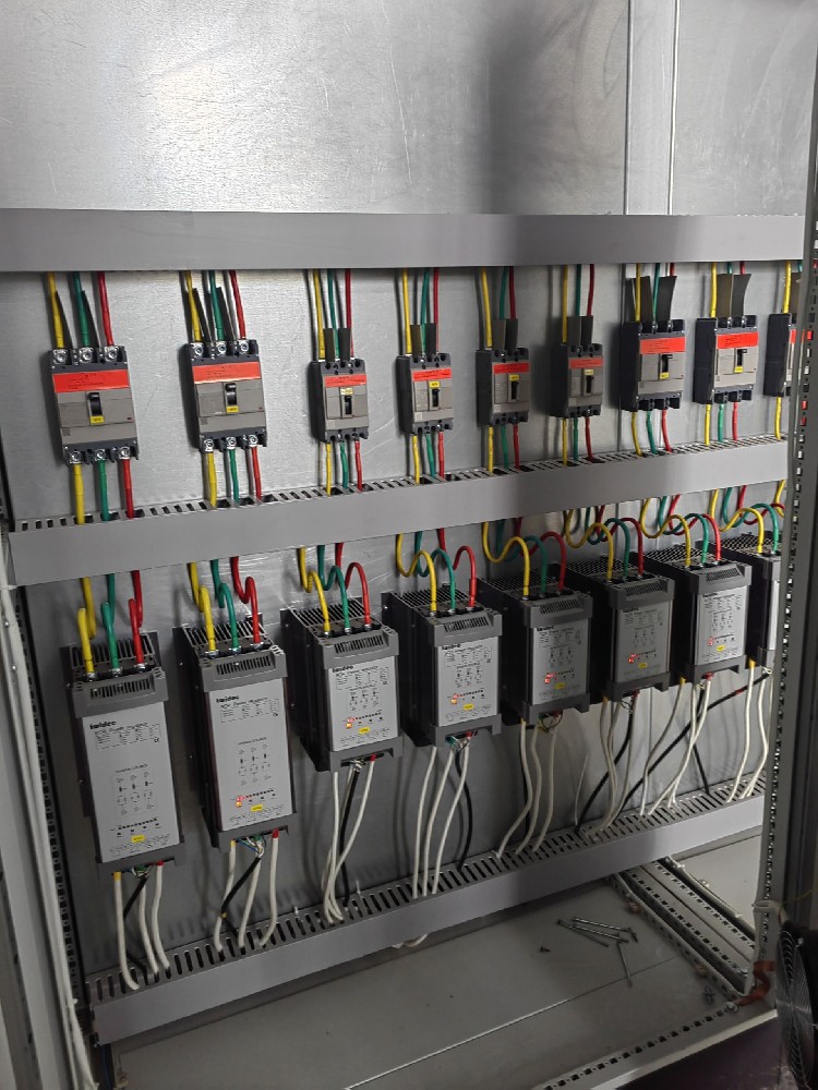 电力调解器负载电压加不上去是什么原因？？