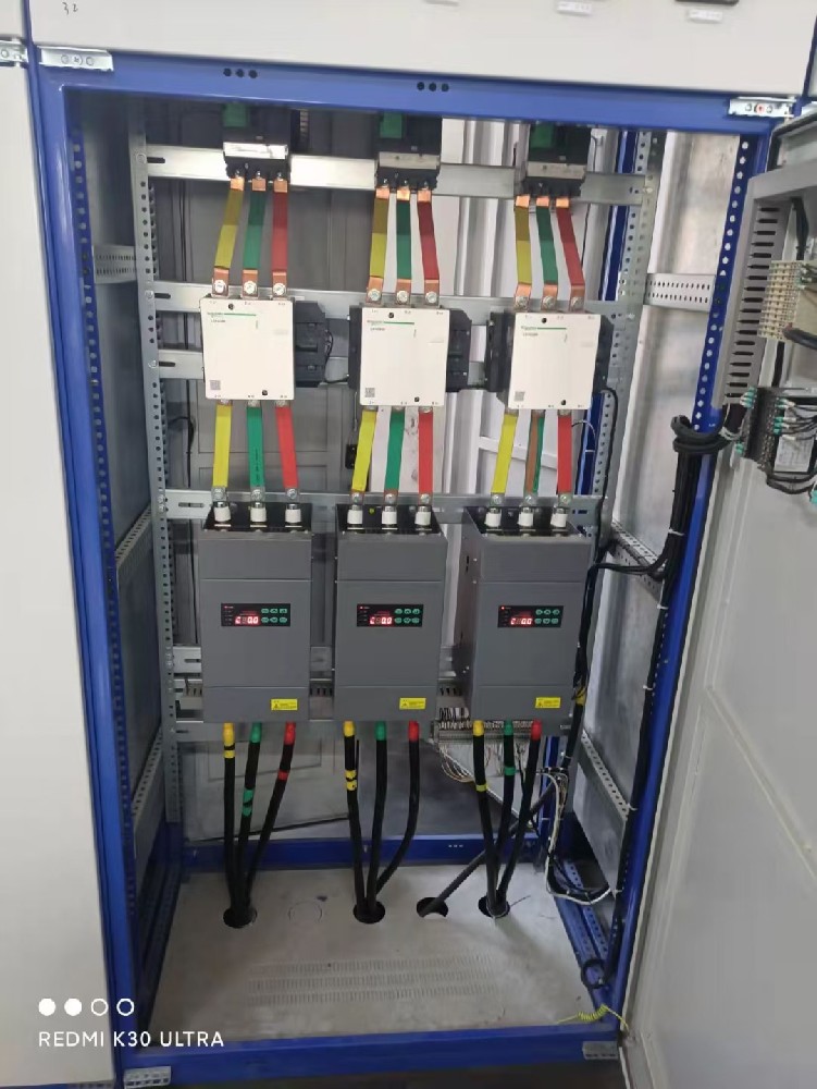 从投资回报率的角度看，，，使用电力调解器能为工厂带来哪些经济效益（如节能、、提高产品质量等）？？？