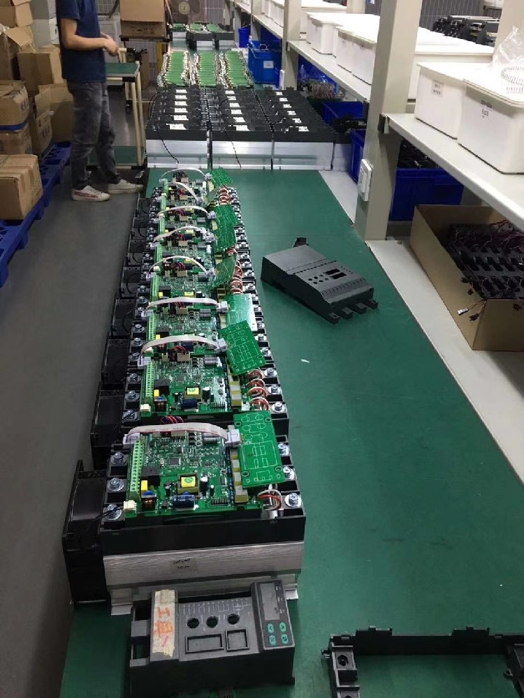 当电力调解器接入的电网保存三相不平衡时，，，会爆发什么效果及怎样解决？？？