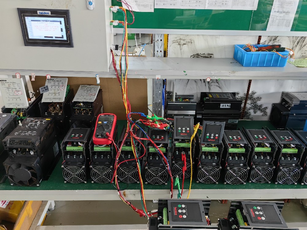 在修建能源治理领域，，，电力调解器怎样配合智能照明系统实现最大化节能？？