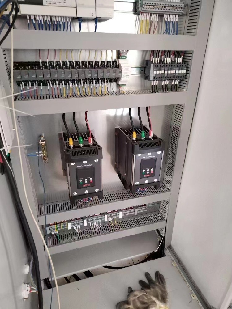 电力调解器在运行中误触紧迫阻止按钮，恢复正常运行需要举行哪些操作和检查？？