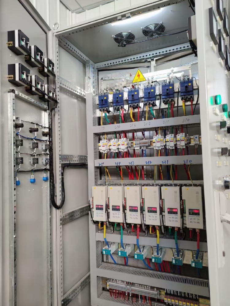 揭秘工业温控黑科技：：怎样实现装备 0 误差精准运行？？